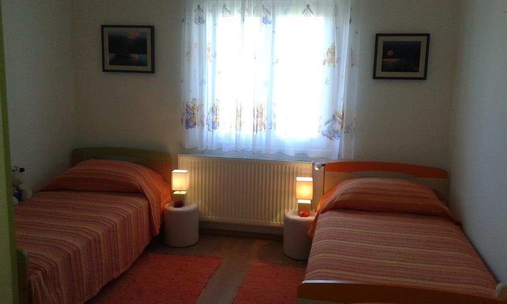 Apartment Ema Posedarje Camera foto