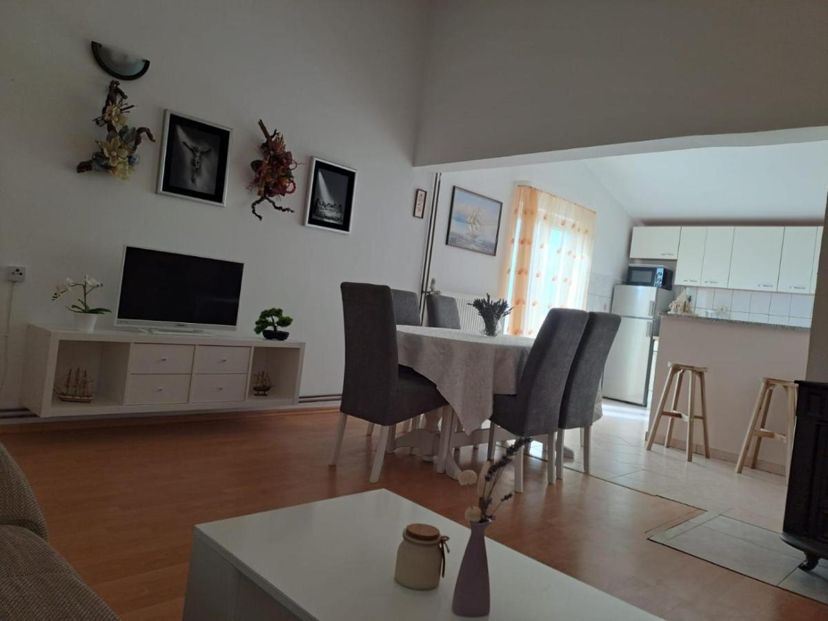 Apartment Ema Posedarje Esterno foto